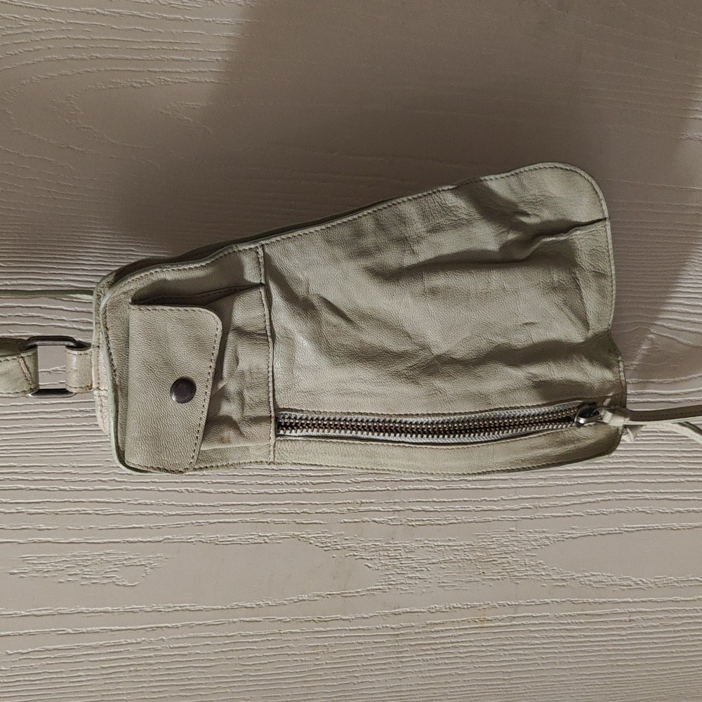 Free people Crossbody "Jagger" Leather Bag, very light green color - Picture 5 of 7